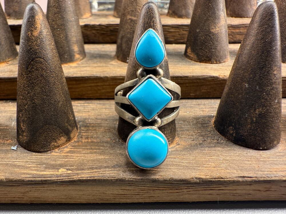Vintage Native Sterling Silver Triple Turquoise Ring – Size 7